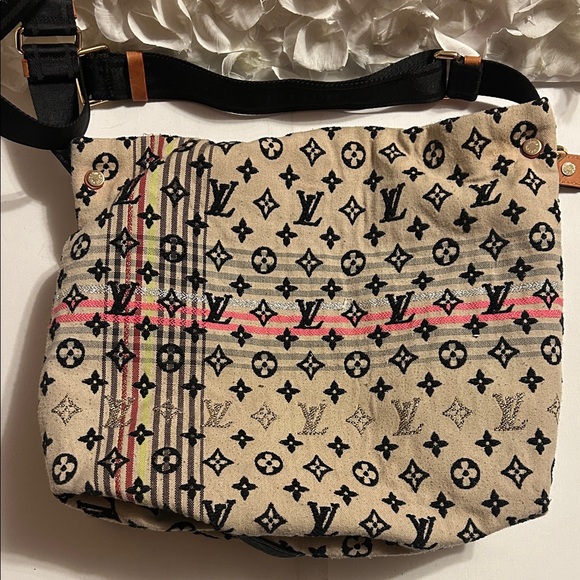 Stylish Beige and Pink Designer Shoulder Bag - Picture 2 of 7